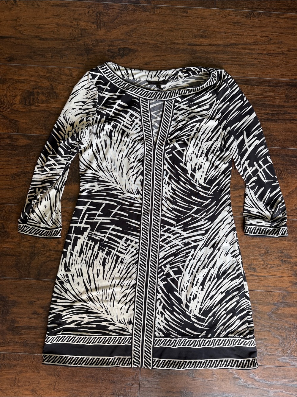 BCBGMAXAZRIA dress size medium black and white (Z14)